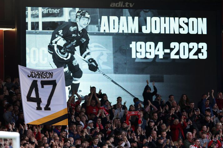 Adam Johnson lést eftir hörmulegt slys í leik Nottingham Panthers og Sheffield Steelers í íshokkí í síðasta mánuði.