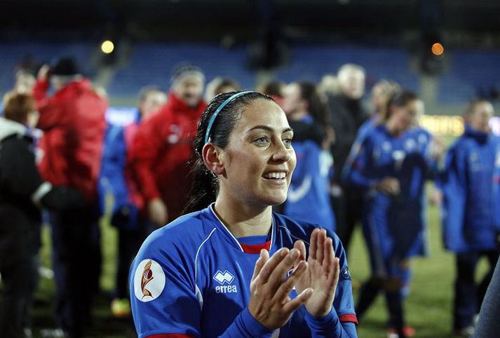 Hólmfríður Magnúsdóttir fagnar EM-sætinu.