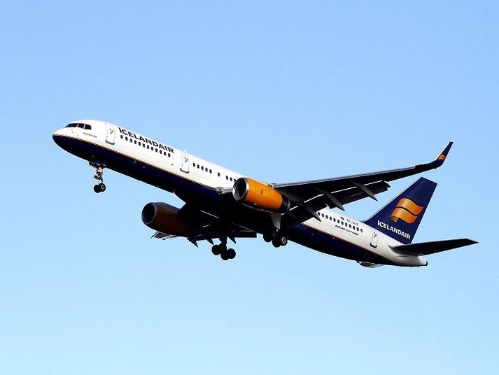 Flugmenn hjá Icelandair eru reiðir yfir lögum sem Alþingi setti og banna tímbundið verkfallsaðgerðir þeirra. Þeir hafna yfirvinnu þessa dagana. Fréttablaðið/GVA