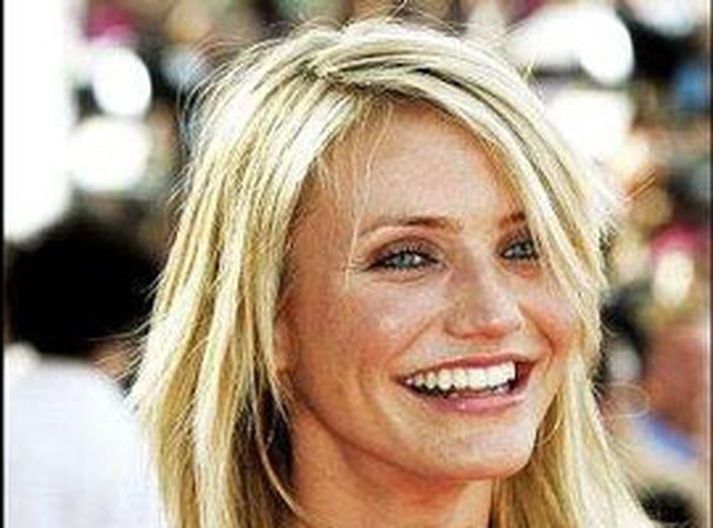 Cameron diaz Lenti í brimbrettaóhappi og eyðilagði á sér nefið.