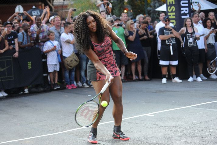 Serena var heiðursgestur á götutennismóti Nike á dögunum.