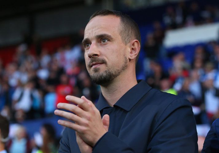 Mark Sampson kom enska landsliðinu í undanúrslit á tveimur stórmótum.