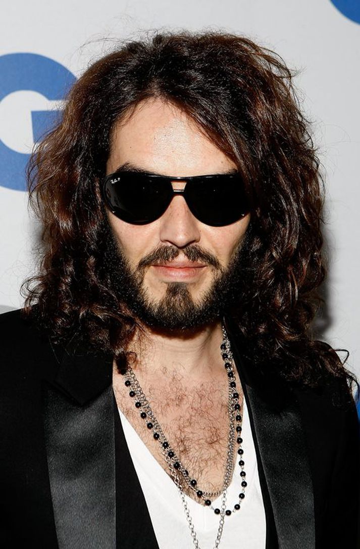 Grínistinn og fjölmiðlastjarnan Russell Brand kemur til Íslands í desember á þessu ári og lýkur þá viðamiklu uppistandi hans sem ber heitið Messiah Complex.
