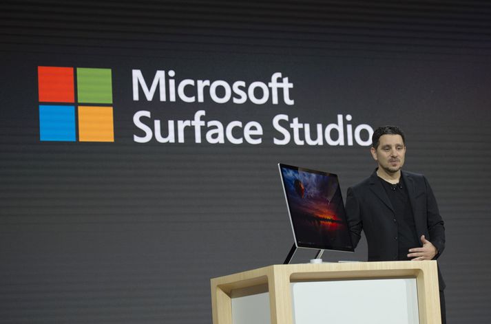 Panos Panay, maðurinn á bakvið Surface tölvur Microsoft, kynnir til leiks Surface Studio, nýja tölvu með risavöxnum snertiskjá.