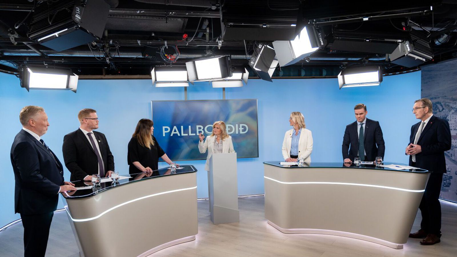 Regn­bogafánar, jafnaðar­geð og val­kyrju­vá í Hafnar­firði