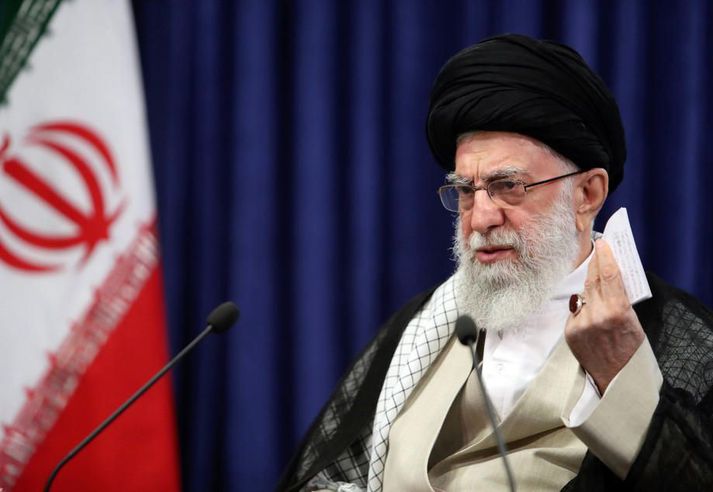 Ali Khamenei, æðstiklerkur og æðsti leiðtogi Írans, skipaði varðamannaráðinu að fara aftur yfir frambjóðendur sem það hafnaði.