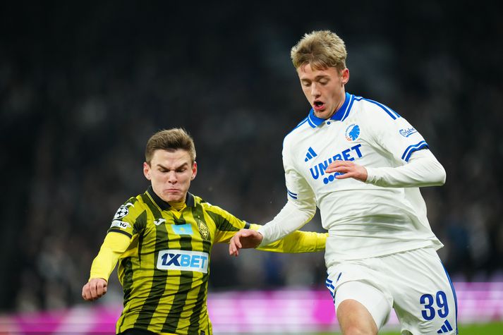 Viktor Bjarki Daðason á ferðinni gegn Kairat á Parken í gær, þar sem hann skoraði fyrsta mark leiksins.