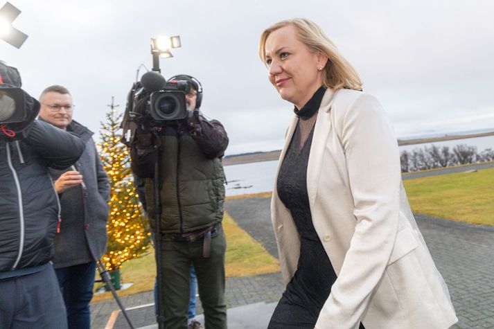 Þorbjörg Sigríður Gunnlaugsdóttir dómsmálaráðherra mælir fyrir breytingu á útlendingalögum sem felur meðal annars í sér að „Dyflinarsamstarfið“  verður að „AMMR-samstarfinu“. 