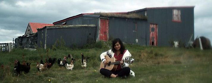 Lay Low í Flatey þar sem upptökur fóru fram bæði innan- og utandyra.