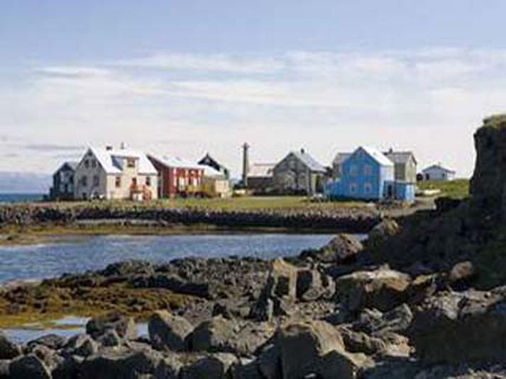 Af á annað hundrað manns á kjörskrá misstu sjö Flateyingar af sveitarstjórnarkosningunum í maí.
