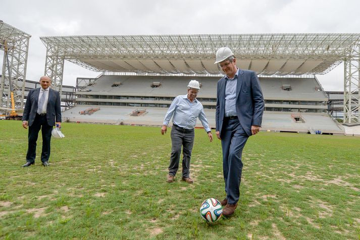 Jerome Valcke á Baixada-leikvanginum í Curitiba-borg