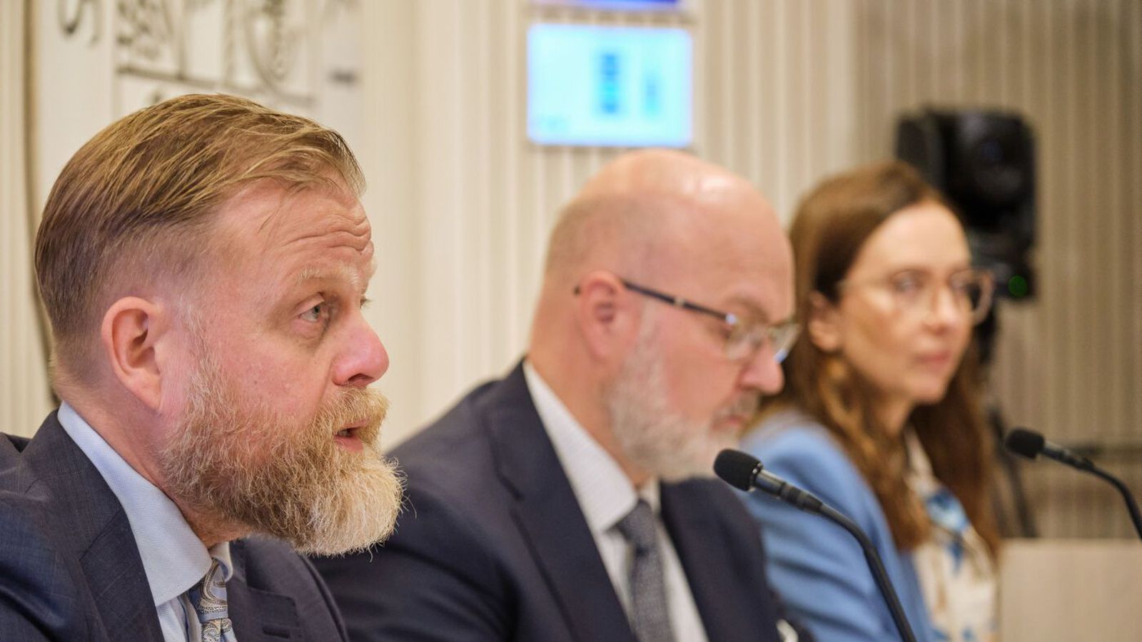 Bein út­sending: Rök­styðja hækkun stýrivaxta