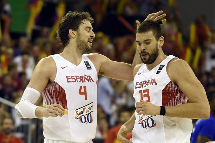 Gasol-bræðurnir fara fyrir ógnarsterku liði Spánverja.