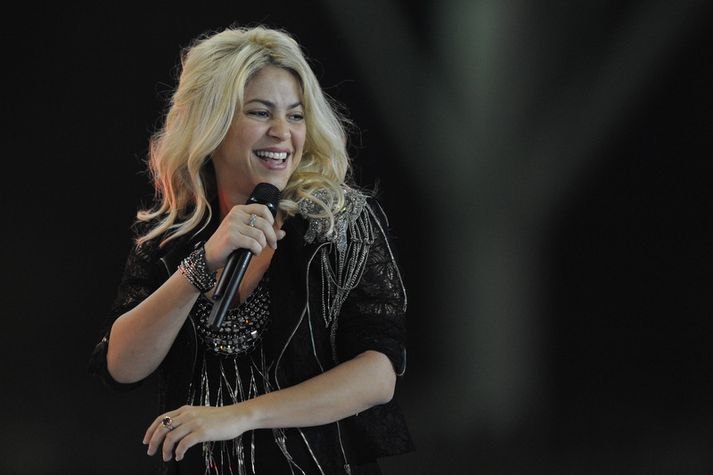 Shakira á sviðinu í Bakú í Aserbaídsjan.