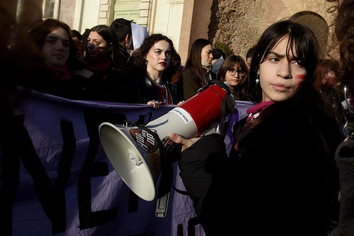 Ofbeldi gegn konum mótmælt í Róm.