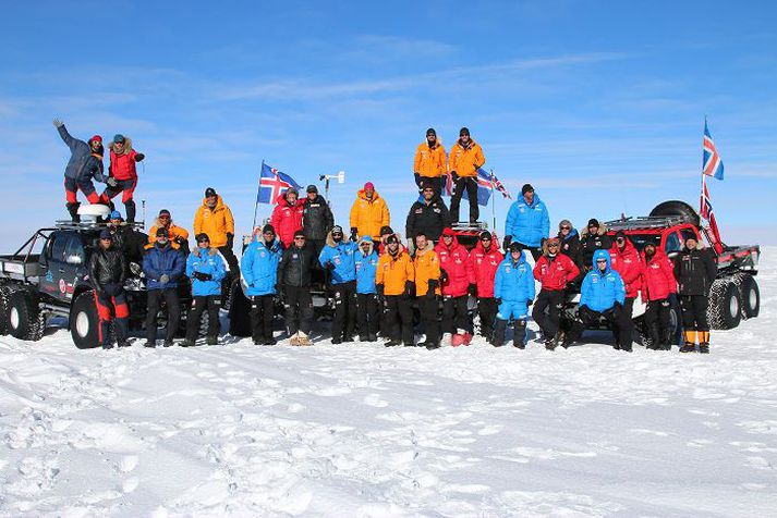 Í Walking with the wounded-ferðinni voru 32 í hópnum með Íslendingunum fjórum, kvikmyndagerðarmönnum og læknum. Emil Grímsson leiðangursstjóri segir hópinn hafa verið ánægðan með ferðina.