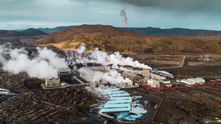 HS Orka á og rekur tvær jarðvarmavirkjanir, Orkuverið Svartsengi og Reykjanesvirkjun.