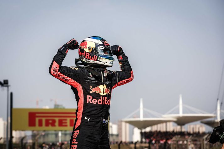 Ricciardo hefur verið í fjögur ár hjá Red Bull. Hann hafði betur í Kína um síðustu helgi gegn mönnunum tveim sem hann gæti tekið við af í lok tímabilsins; Bottas og Raikkonen