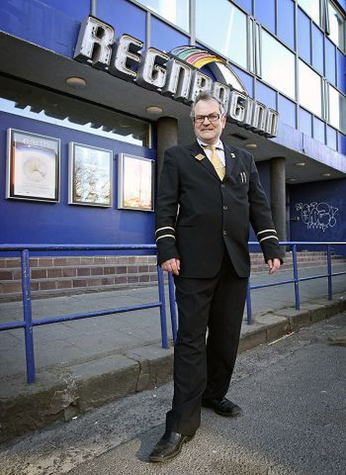 30 ára reynsla Halldór Ómar hefur verið yfirmaður móttökusviðs Regnbogans frá upphafi. Hann færir sig um set yfir til Háskólabíós nú þegar óvissa er um framtíð Regnbogans.
fréttablaðið/valli