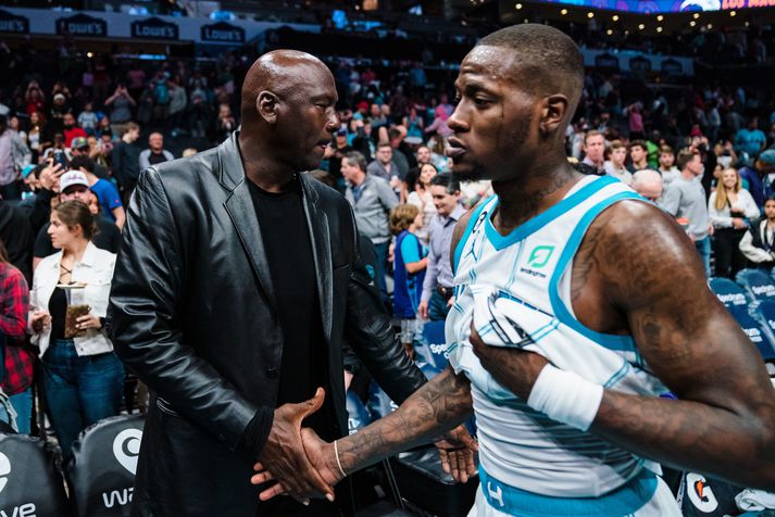 Michael Jordan, eigandi Charlotte Hornets, og Terry Rozier, fyrrverandi leikmaður liðsins.