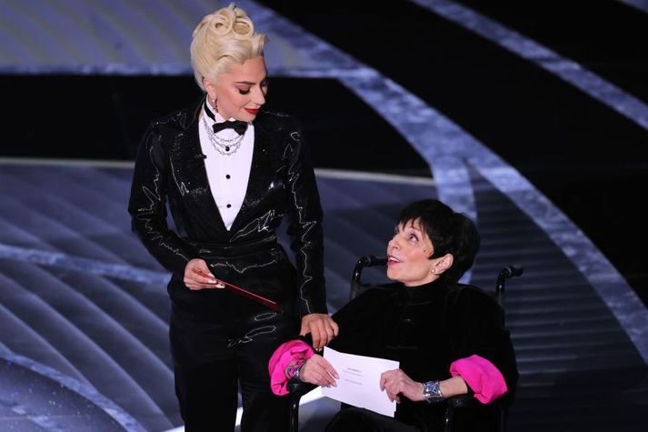 Lady Gaga og Liza Minnelli komu saman fram á Óskarnum.