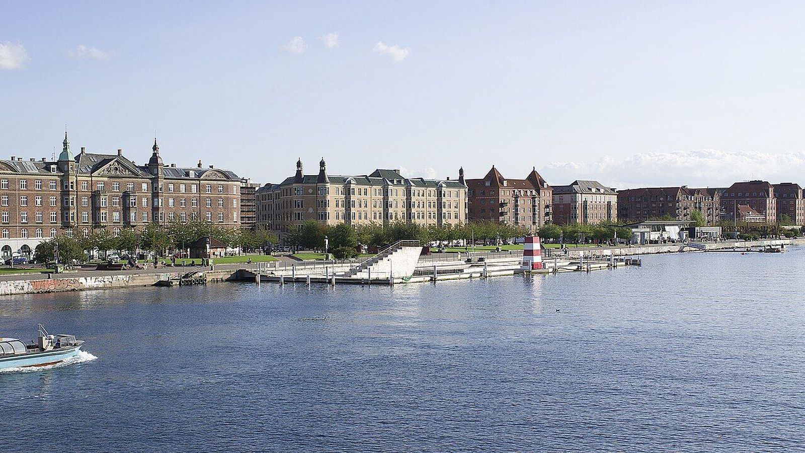 Lést eftir líkams­á­rás á Ís­lands­bryggju