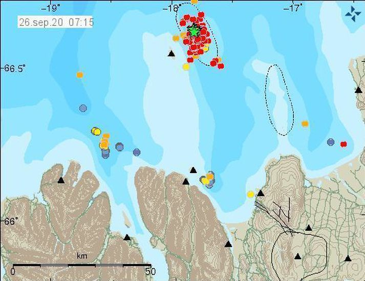 Kort Veðurstofunnar sem sýnir skjálftahrinuna utan við Grímsey í nótt. Grænu stjörnurnar tákna skjálfta sem voru yfir þrír að stærð.