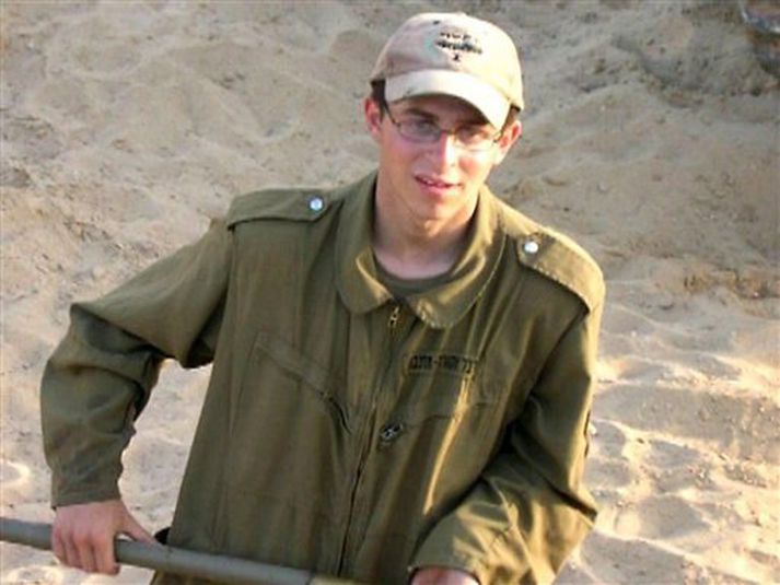 Gilad Shalit var rænt í júní í fyrra en þetta er í fyrsta sinn sem greint er frá líðan hans.