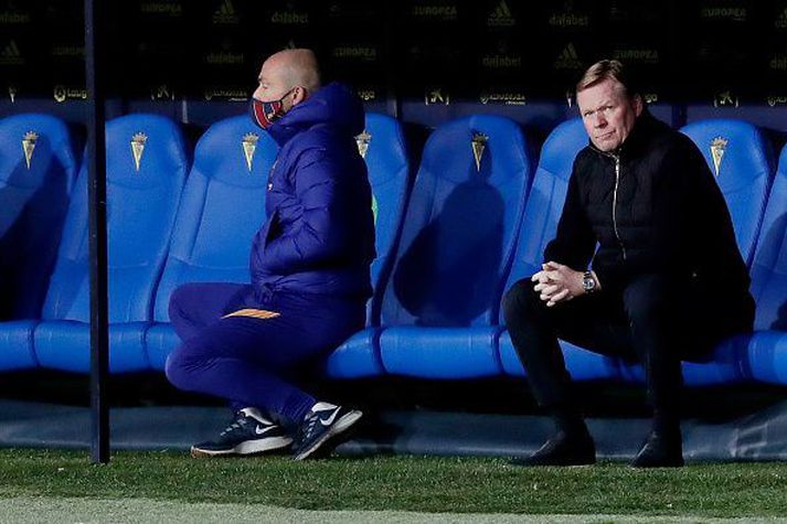 Koeman íbygginn á svip.