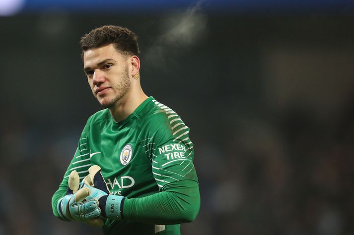 Ederson er góður í að verja markið. Er hann eins góður í að skora í það?