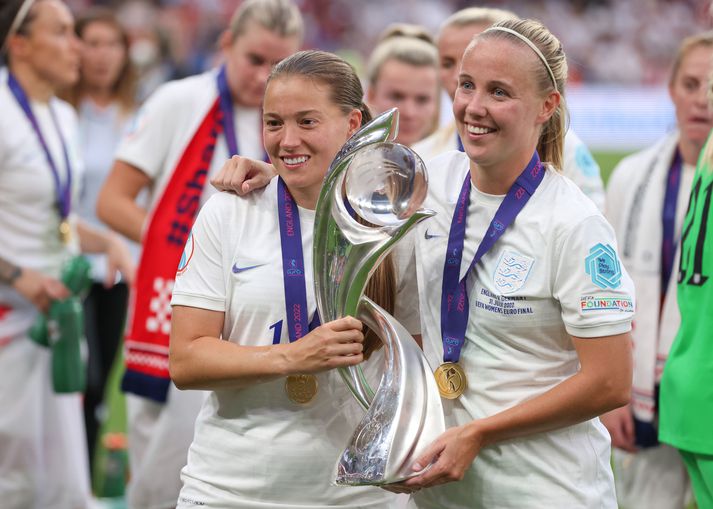 Fran Kirby (t.v.) verður ekki með enska landsliðinu á HM í sumar.