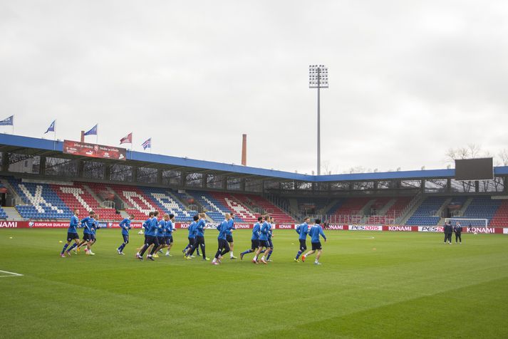 Frá æfingu landsliðsins á Doosan-leikvanginum í Plzen.