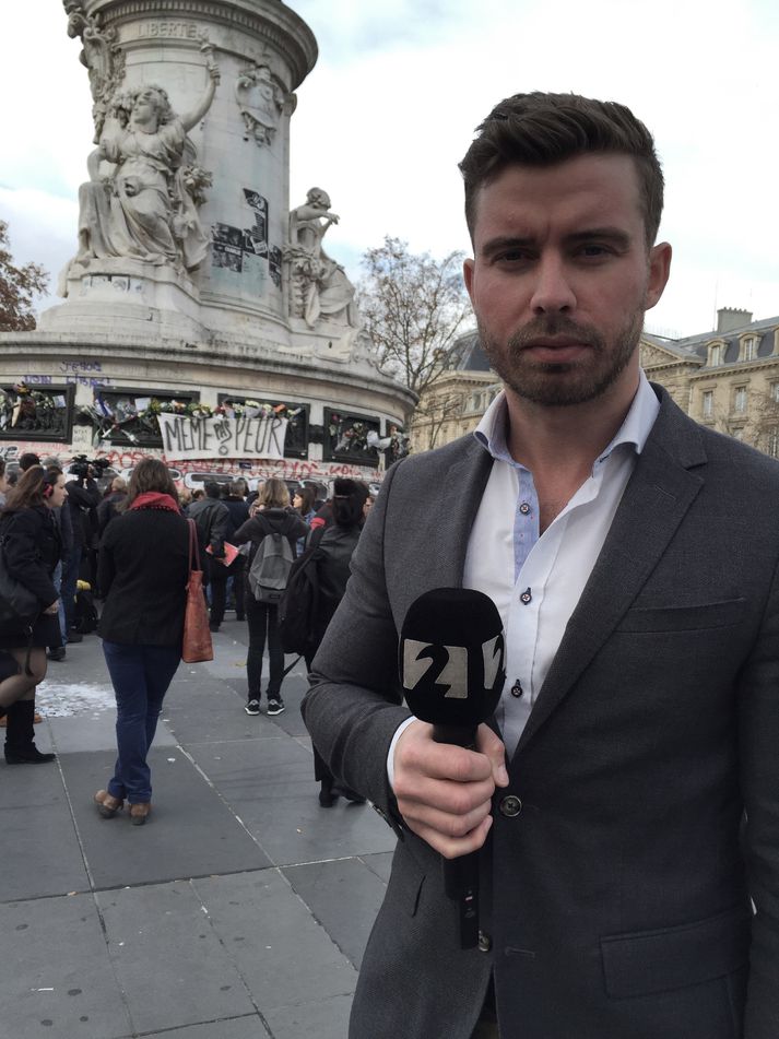 Þorbjörn Þórðarson fréttamaður er staddur í París og heimsótti meðal annars Lýðveldistorgið þar sem Parísarbúar hafa minnst fórnarlamba hryðjuverkaárásanna um helgina.