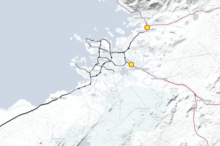 Lokað hefur verið fyrir umferð um Kjalarnes, Mosfellsheiði, Hellisheiði og Þrengsli. Enn er hægt að aka Reykjanesbrautina.