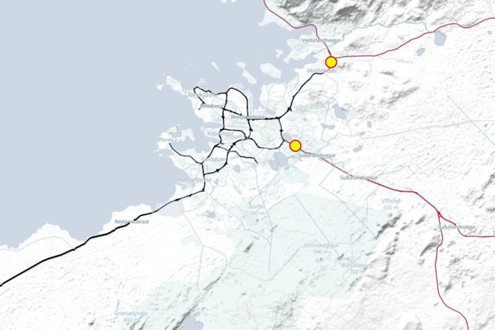 Lokað hefur verið fyrir umferð um Kjalarnes, Mosfellsheiði, Hellisheiði og Þrengsli. Enn er hægt að aka Reykjanesbrautina.