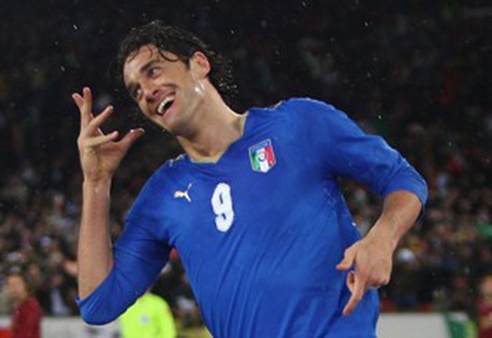 Luca Toni var á skotskónum hjá ítalska landsliðinu í kvöld