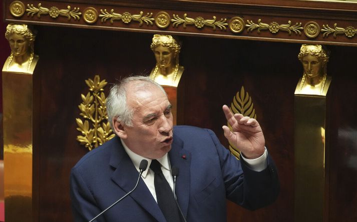Franski forsætisráðherrann Francois Bayrou bjó sig undir að mæta örlögum sínum með lokaákalli til stjórnarandstöðunnar um að styddi aðgerðir til þess að ná tökum á ríkisrekstrinum.
