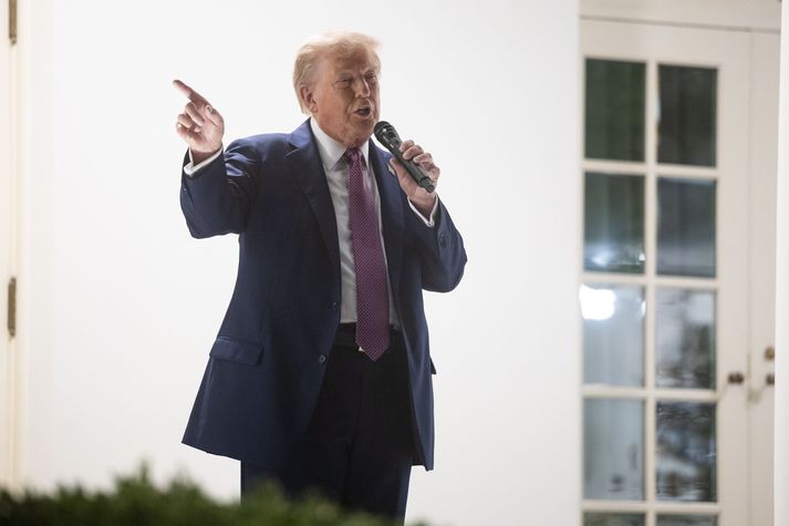 Donald Trump ætlar að fylgjast með úrslitaleik Opna bandaríska meistaramótsins í tennis.