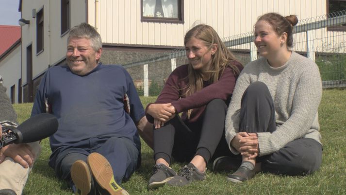 Pabbinn Helgi Steinsson og dæturnar Jónína og Gunnþórunn á Syðri-Bægisá í Öxnadal