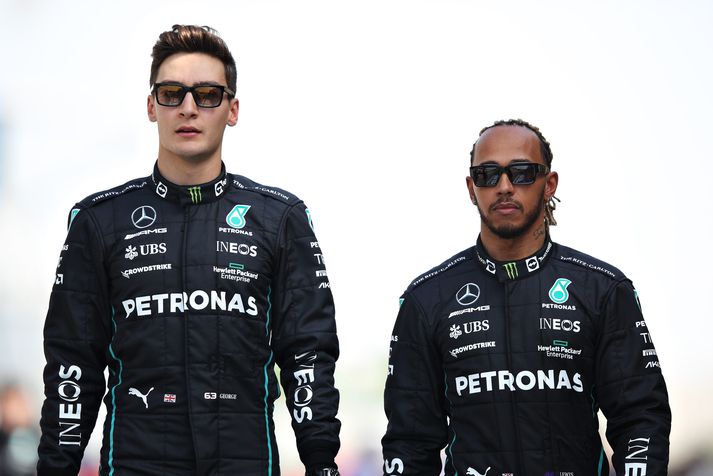 Þremur sætum munar á samherjunum George Russell og Lewis Hamilton í keppni bílasmiða.