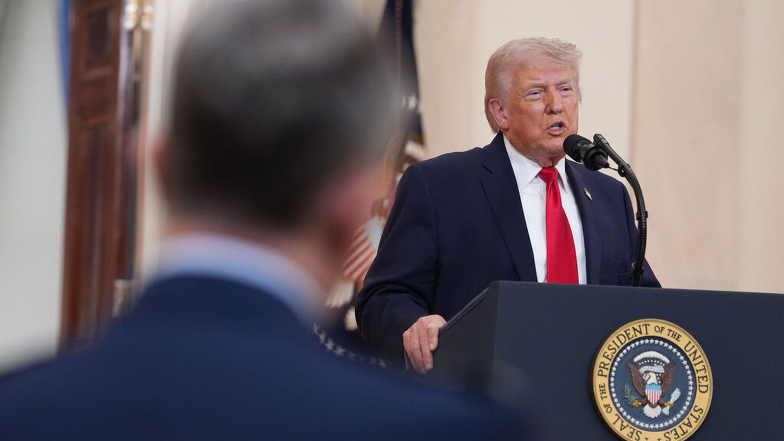 Íranir verði sendir aftur til stein­aldar en við­ræður standi yfir