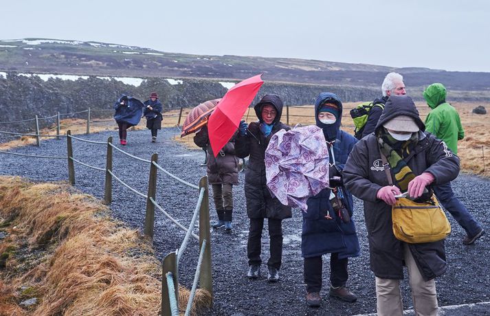 Kortavelta erlendra ferðamanna í íslenskum krónum jókst um tæp 28 prósent í aprílmánuði miðað við sama mánuð í fyrra.