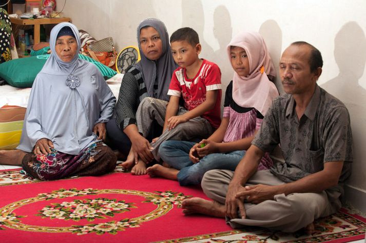 Ranudhatul Jannah (önnur frá hægri) var fjögurra ára gömul þegar flóðbylgjan skall á heimili fjölskyldu hennar í vesturhluta Aceh.