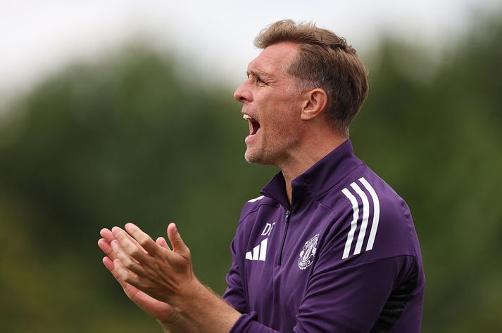 Darren Fletcher stýrir Manchester United á miðvikudaginn gegn Burnley en svo gæti mögulega nýr bráðabirgðastjóri tekið við, fyrir bikarleikinn við Brighton um næstu helgi.