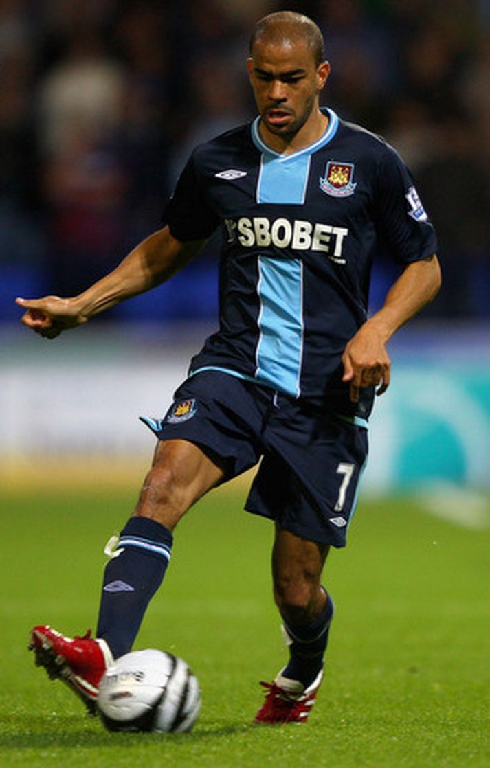 Kieron Dyer í leik með West Ham í deildabikarkeppninni í september síðastliðnum.