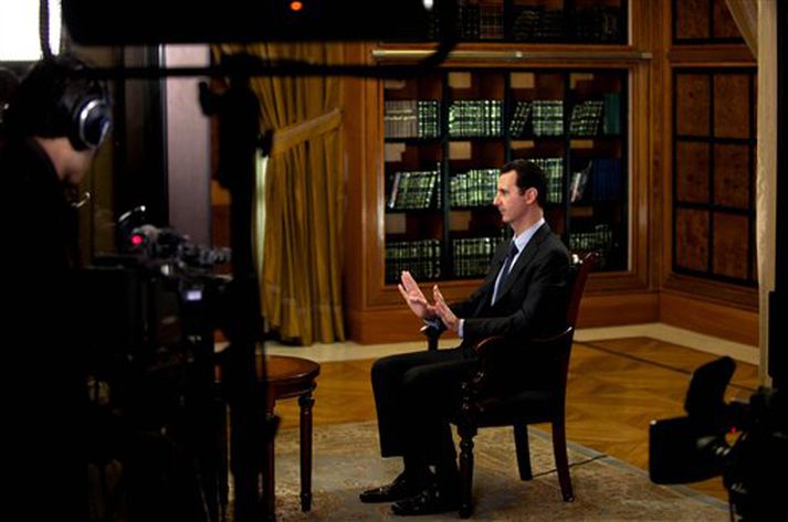 Al Assad forseti lét engan bilbug á sér finna í viðtali í gær og sagðist ætla að bjóða sig fram til endurkjörs.