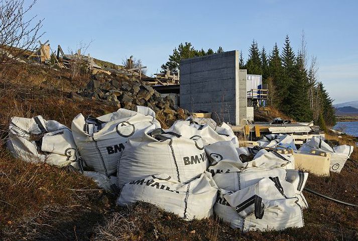 Á Valhallarstíg Umgengnin á lóð Ágústs Guðmundssonar í þjóðgarðinum við Þingvallavatn er mjög slæm að sögn formanns Þingvallanefndar.Fréttablaðið/Vilhelm