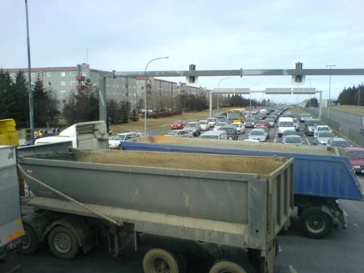 Það eru fleiri en vörubílstjórar sem blöskrar álögur yfirvalda og olíufélaga á eldsneyti.