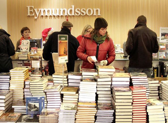 Penninn á og rekur verslanir Eymundsson, Pennans, Griffils og Islandia.