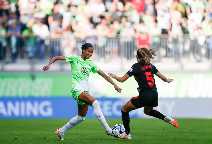 Sveindís Jane Jónsdóttir á ferðinni í leik Wolfsburg og Bayer Leverkusen um helgina. Liðið frá bílaborginni vann 3-0 sigur.